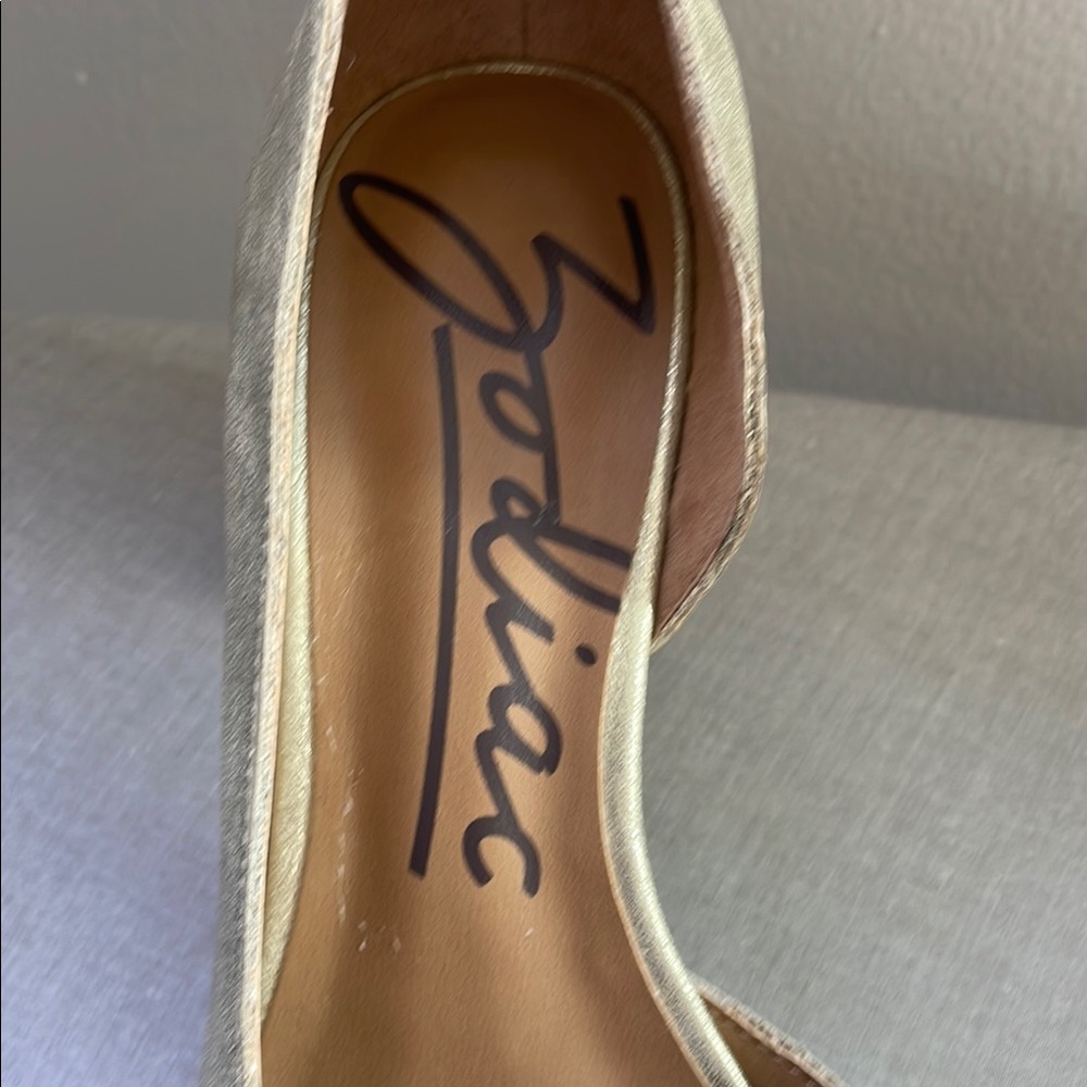 NWT Zodiac Gracie Gold Metallic Heel Pumps Size 7 - Picture 10 of 11